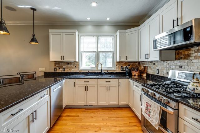 6325 Brecksville Road, Independence, OH 44131