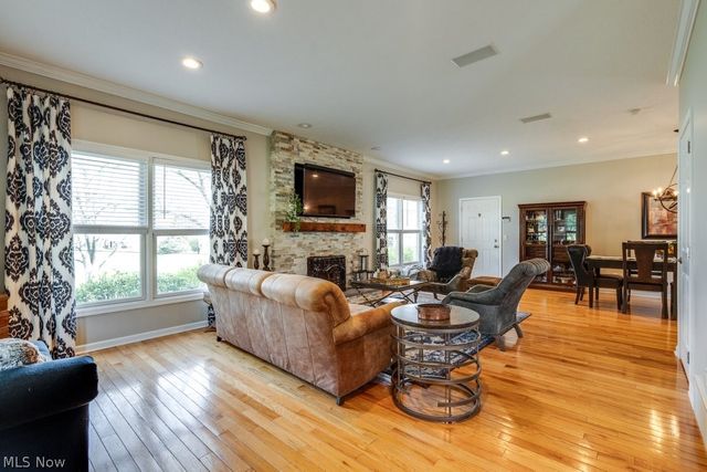 6325 Brecksville Road, Independence, OH 44131