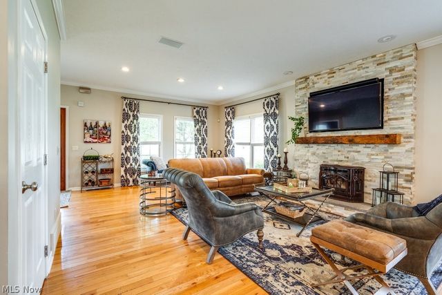 6325 Brecksville Road, Independence, OH 44131