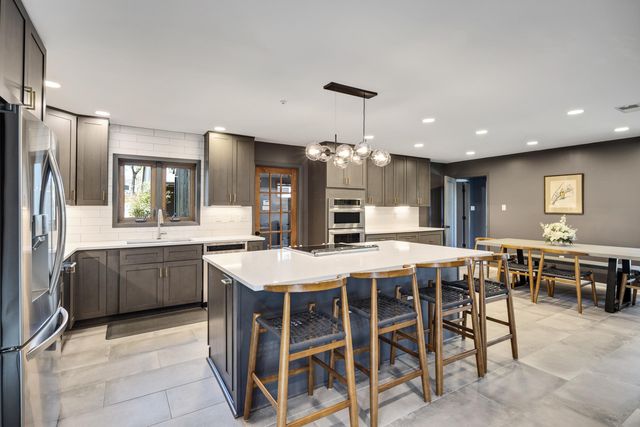 1794 HUNTERS HILL CV, Germantown, TN 38138