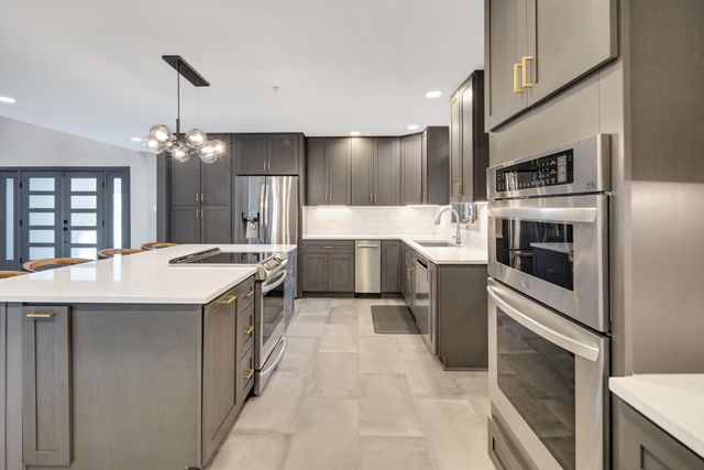 1794 HUNTERS HILL CV, Germantown, TN 38138