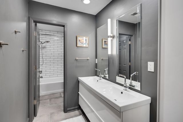 1794 HUNTERS HILL CV, Germantown, TN 38138