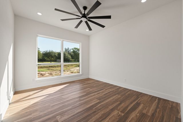 3432 Enchanted Acres Drive, Burleson, TX 76028