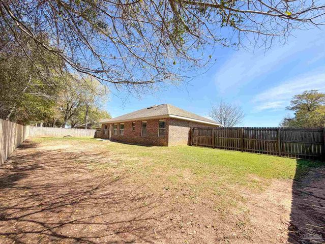 5441 Pescara Dr, Pace, FL 32571