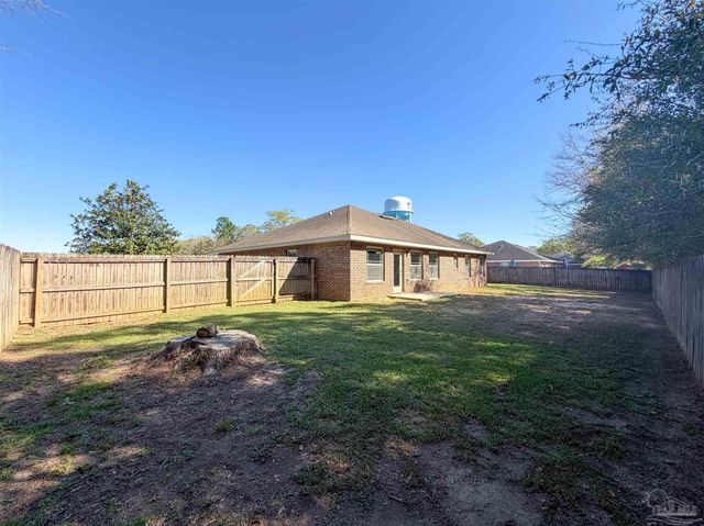 5441 Pescara Dr, Pace, FL 32571