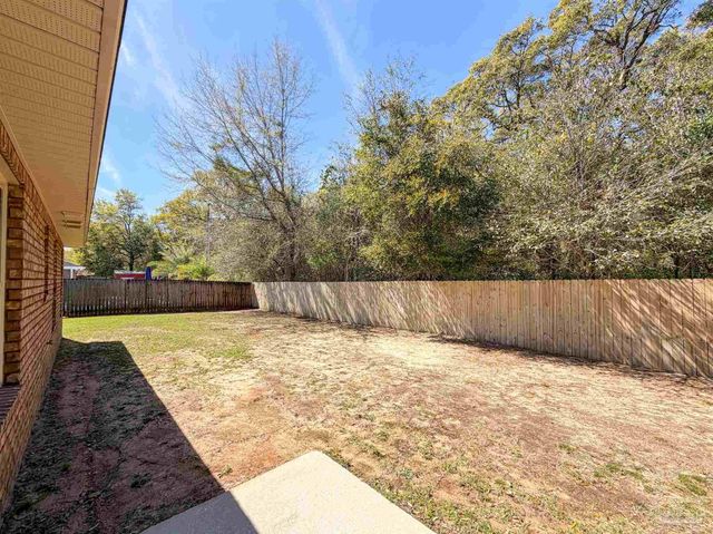 5441 Pescara Dr, Pace, FL 32571