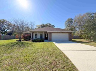 5441 Pescara Dr, Pace, FL 32571