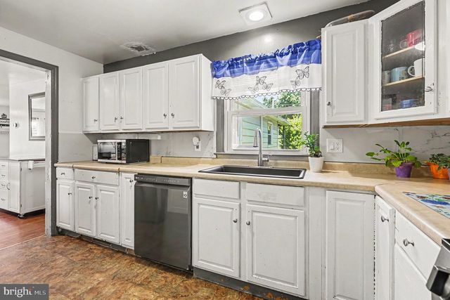 2 HUNTER LN, Camp Hill, PA 17011