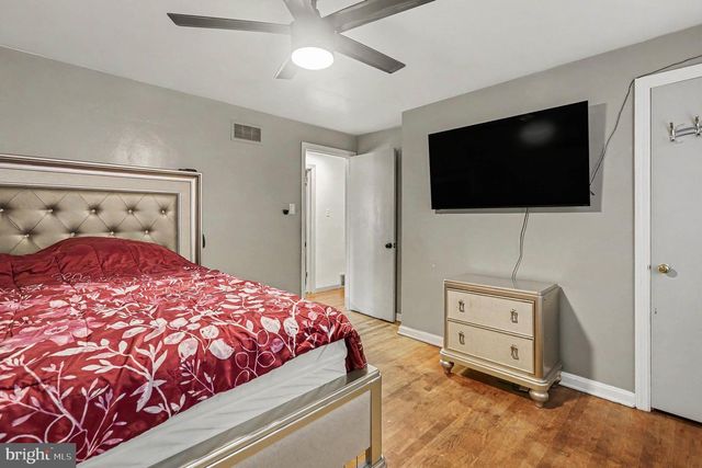 2 HUNTER LN, Camp Hill, PA 17011