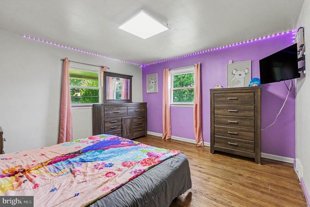 2 HUNTER LN, Camp Hill, PA 17011