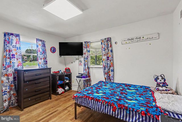2 HUNTER LN, Camp Hill, PA 17011