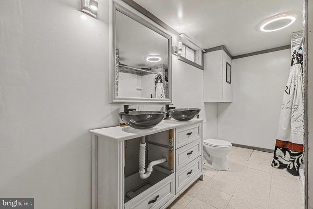 2 HUNTER LN, Camp Hill, PA 17011