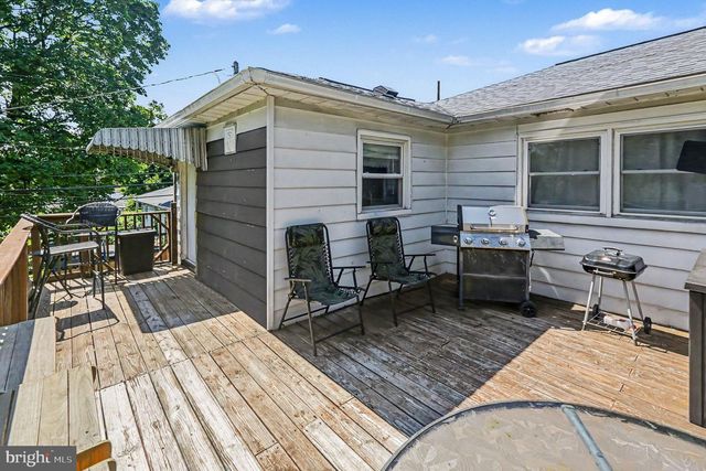 2 HUNTER LN, Camp Hill, PA 17011