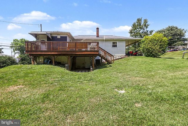 2 HUNTER LN, Camp Hill, PA 17011