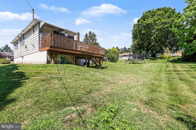 2 HUNTER LN, Camp Hill, PA 17011