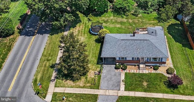 2 HUNTER LN, Camp Hill, PA 17011