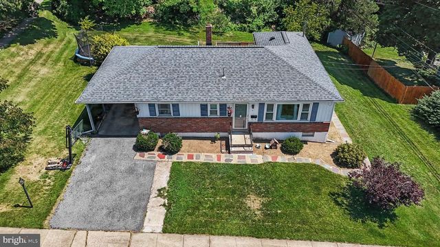 2 HUNTER LN, Camp Hill, PA 17011