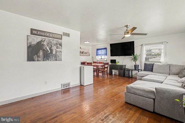 2 HUNTER LN, Camp Hill, PA 17011