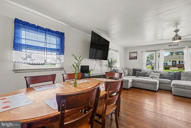 2 HUNTER LN, Camp Hill, PA 17011
