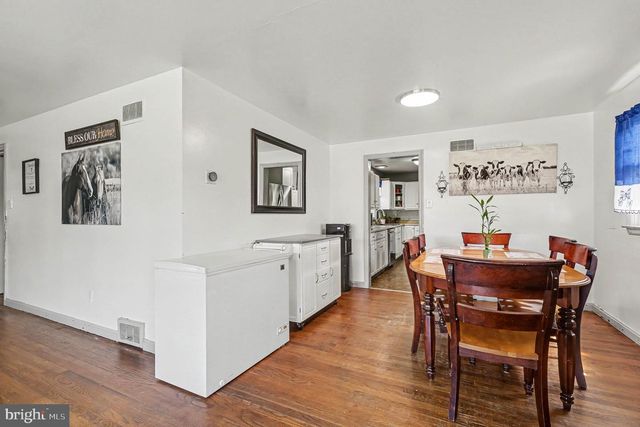 2 HUNTER LN, Camp Hill, PA 17011