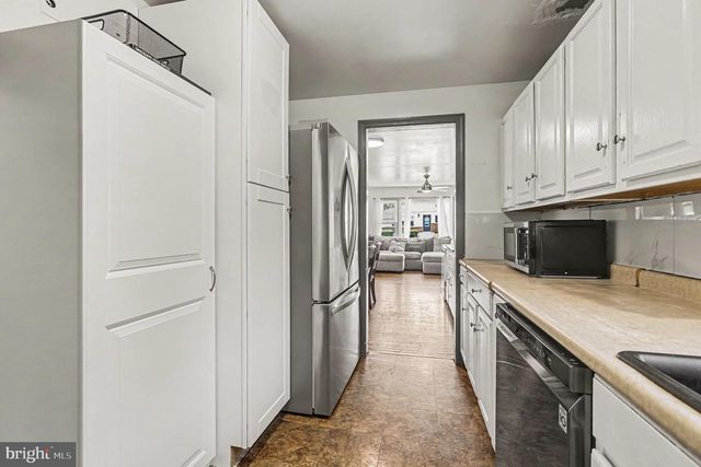 2 HUNTER LN, Camp Hill, PA 17011
