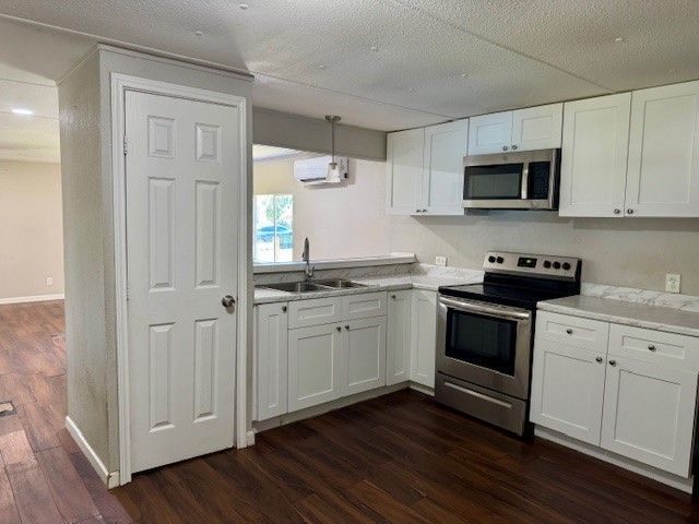 914 Pawnee Trail, Granbury, TX 76048