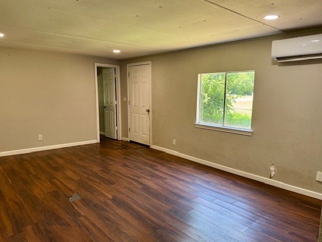 914 Pawnee Trail, Granbury, TX 76048