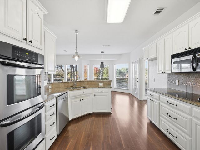 808 Shady Glen Court, Fort Worth, TX 76120