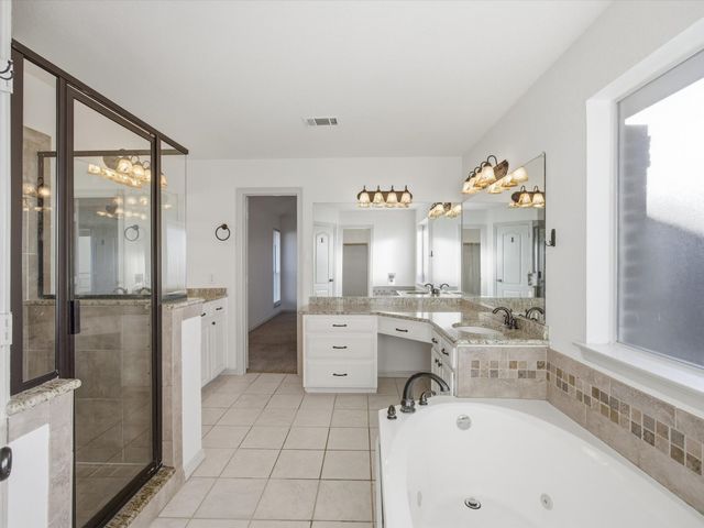 808 Shady Glen Court, Fort Worth, TX 76120