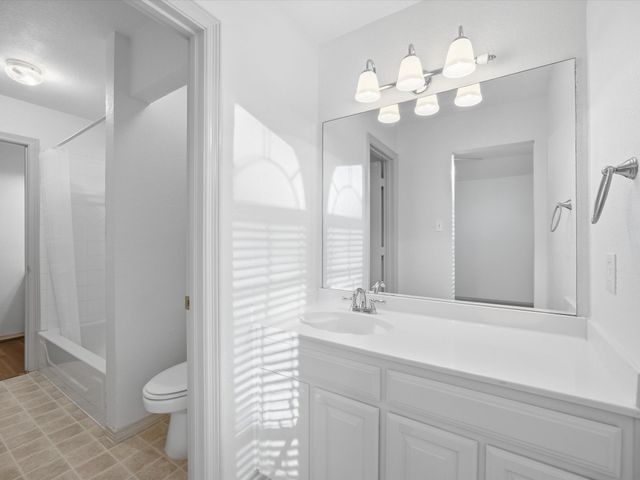 808 Shady Glen Court, Fort Worth, TX 76120