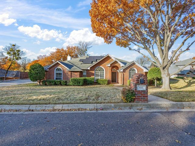 808 Shady Glen Court, Fort Worth, TX 76120