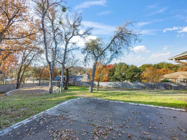 808 Shady Glen Court, Fort Worth, TX 76120