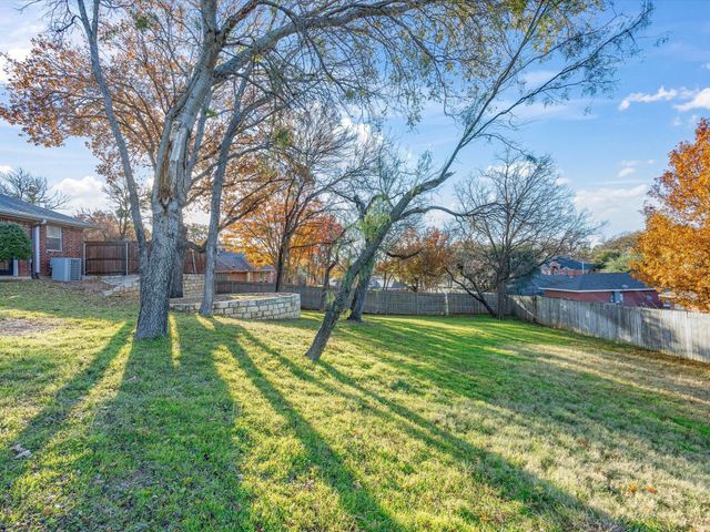 808 Shady Glen Court, Fort Worth, TX 76120