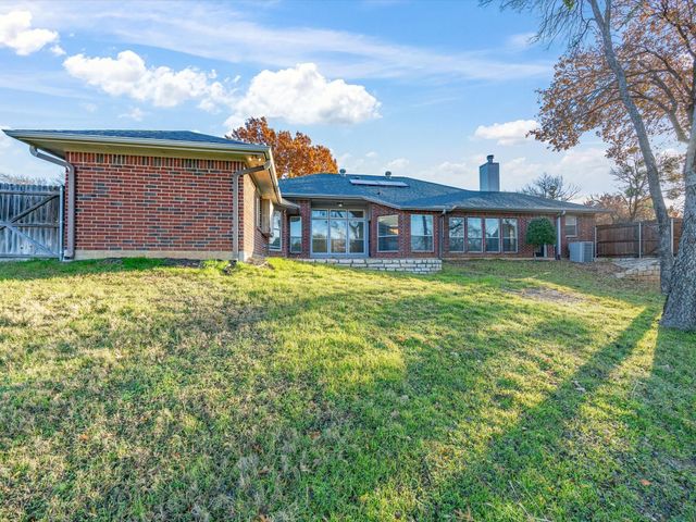 808 Shady Glen Court, Fort Worth, TX 76120