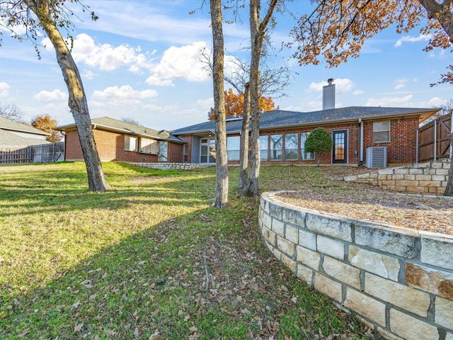 808 Shady Glen Court, Fort Worth, TX 76120