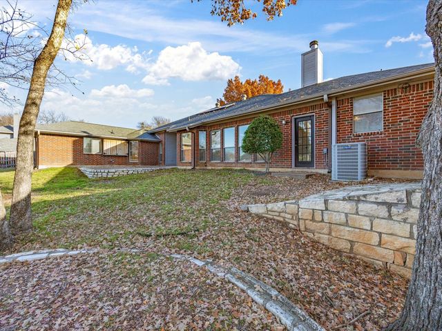 808 Shady Glen Court, Fort Worth, TX 76120