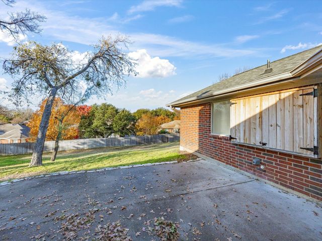 808 Shady Glen Court, Fort Worth, TX 76120