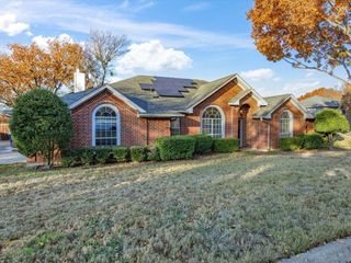 808 Shady Glen Court, Fort Worth, TX 76120