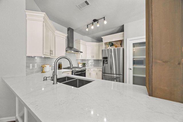 802 Mountain Ridge DR, Leander, TX 78641