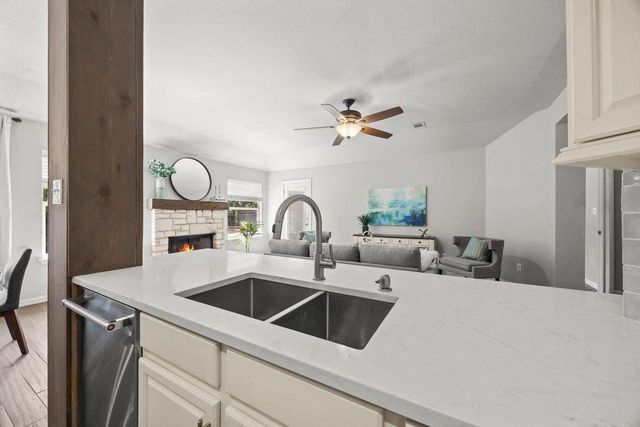 802 Mountain Ridge DR, Leander, TX 78641