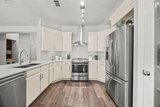 802 Mountain Ridge DR, Leander, TX 78641