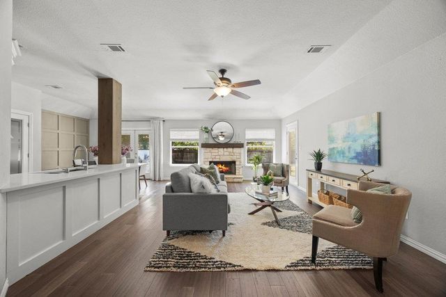 802 Mountain Ridge DR, Leander, TX 78641