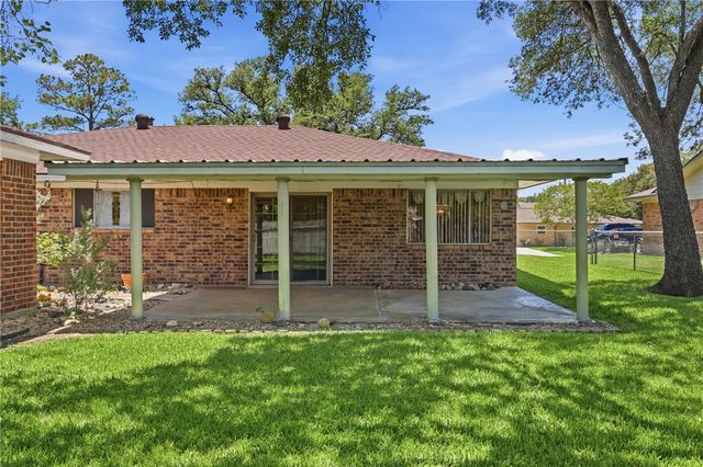 3807 Kelli Lane, Bryan, TX 77802