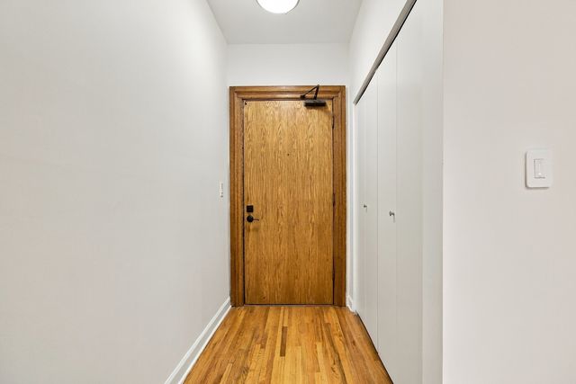 550 W Surf Street 117, Chicago, IL 60657