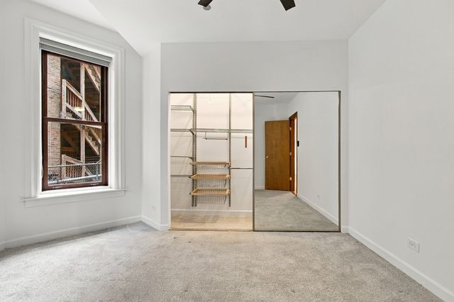 550 W Surf Street 117, Chicago, IL 60657