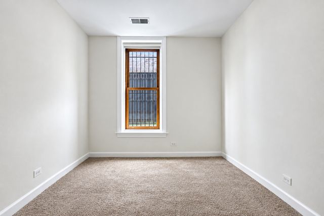 550 W Surf Street 117, Chicago, IL 60657