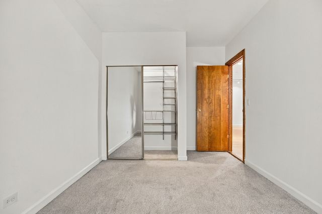 550 W Surf Street 117, Chicago, IL 60657