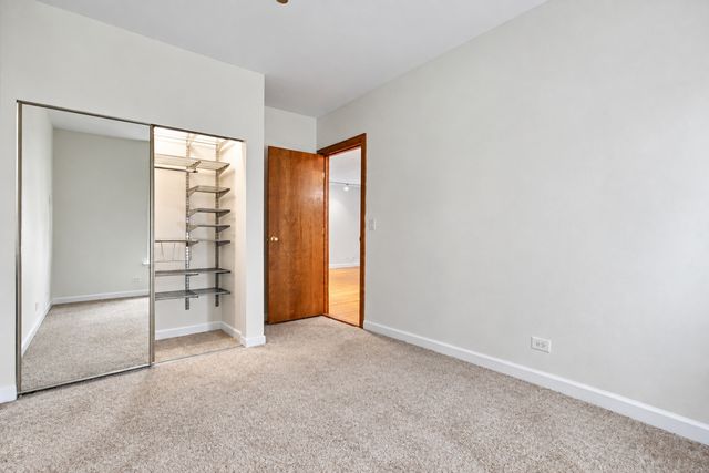550 W Surf Street 117, Chicago, IL 60657