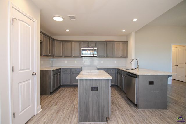 138 Sadie Heights Blvd, Perry, GA 31069