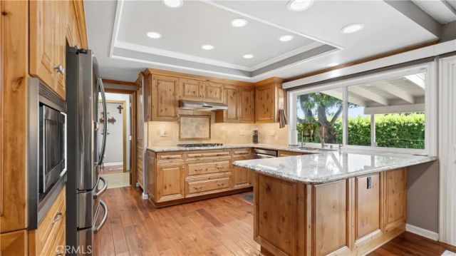 19900 Hiawatha, Los Angeles, CA 91311